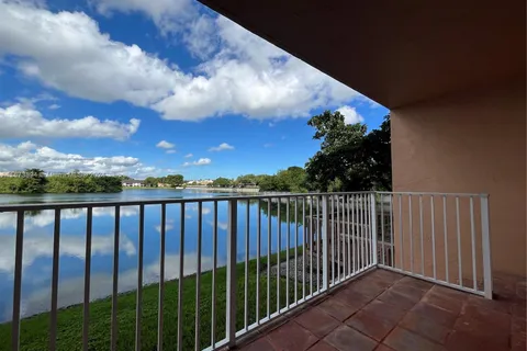 3243 NW 44th St # 3, Oakland Park FL 33309