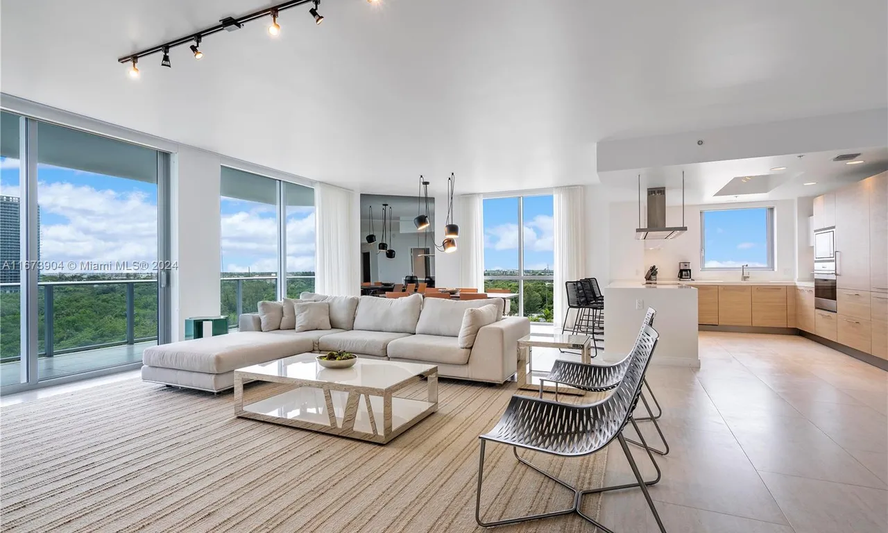 17111 Biscayne Blvd # 802, North Miami Beach FL 33160