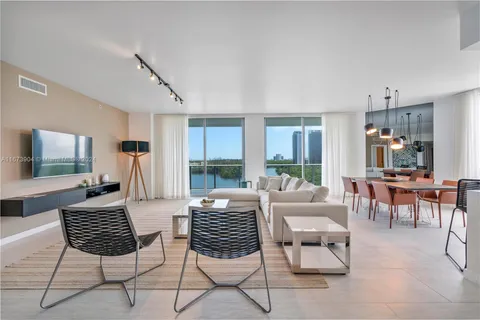 17111 Biscayne Blvd # 802, North Miami Beach FL 33160