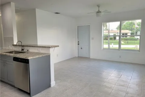 641 N 69th Way, Hollywood FL 33024