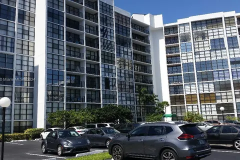 800 Parkview Dr # 212, Hallandale Beach FL 33009