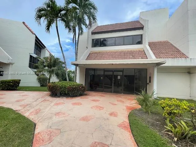 301 Racquet Club Rd # 205, Weston FL 33326