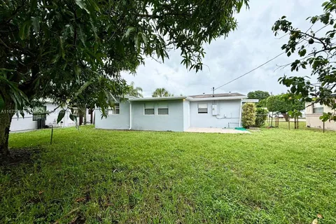 3751 NW 8th St, Lauderhill FL 33311