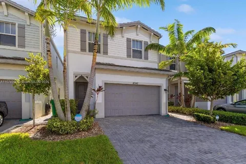 4542 NW 48th Ter, Tamarac FL 33319