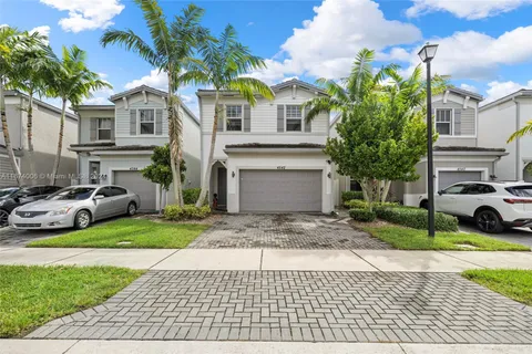 4542 NW 48th Ter, Tamarac FL 33319