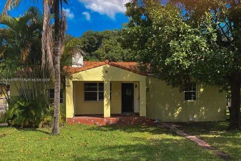 533 W South Dr, Miami Springs FL 33166