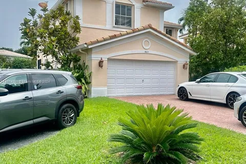 4613 NW 94th Pl, Doral FL 33178