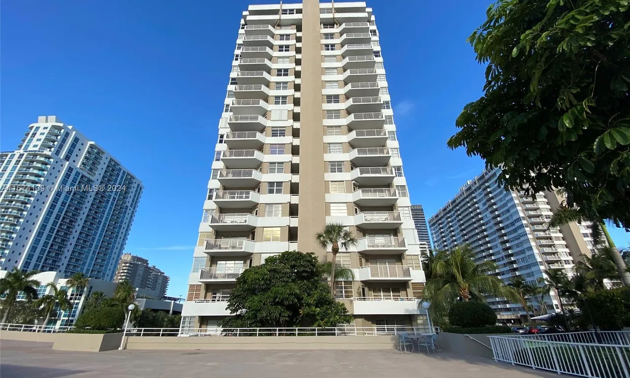 1965 S Ocean Dr # 4D, Hallandale Beach FL 33009