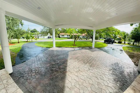 7695 SW 142nd St, Palmetto Bay FL 33158