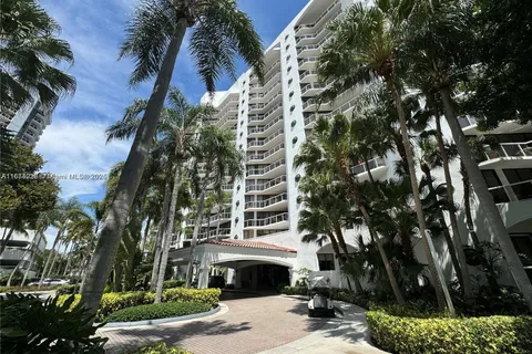 3610 Yacht Club Dr # 906, Aventura FL 33180