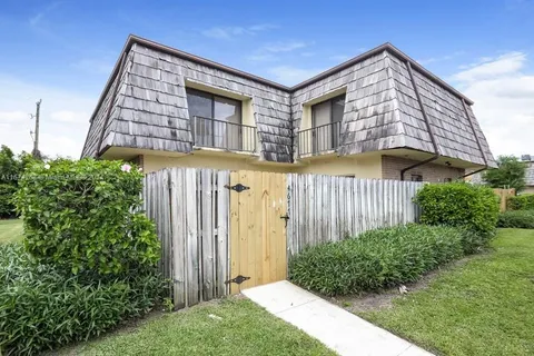 4677 Cherry Rd, West Palm Beach FL 33417