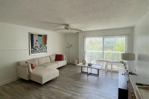 17800 Atlantic Blvd # 304, Sunny Isles Beach FL 33160