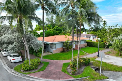 1300 Marseille Dr, Miami Beach FL 33141