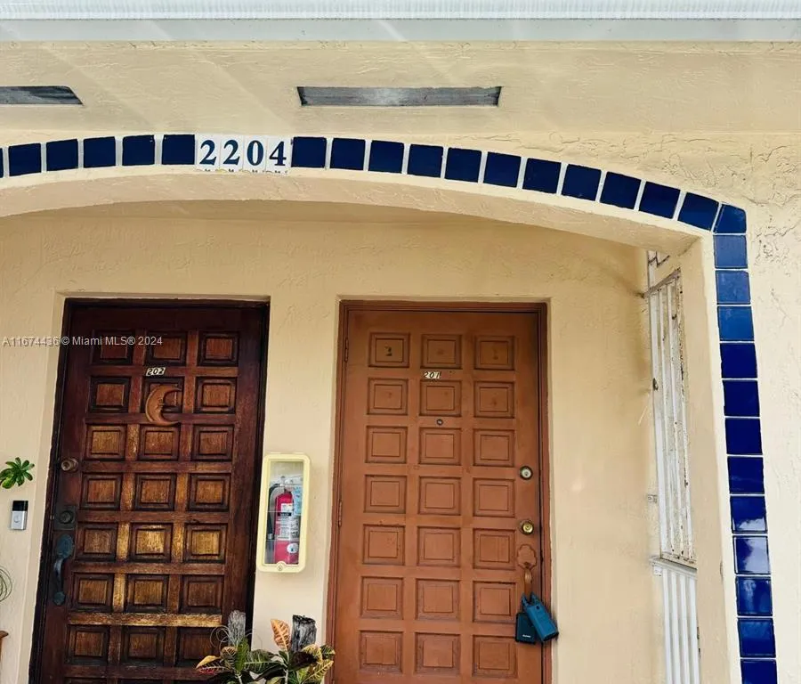 2204 W 74th St # 20, Hialeah FL 33016