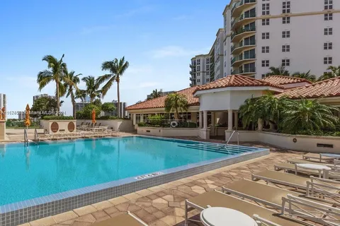 19900 E Country Club Dr # 307, Aventura FL 33180