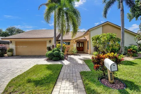 9450 SW 10th Ct, Plantation FL 33322