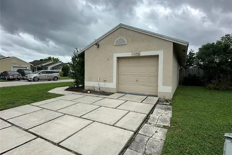 11000 SW 10th Ct, Pembroke Pines FL 33025