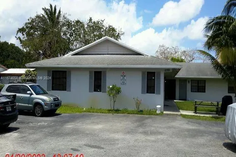 1099 NE 35th St, Oakland Park FL 33334