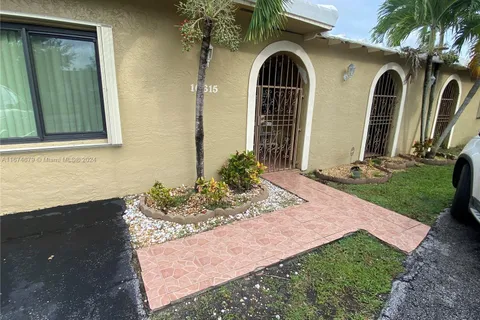 16615 SW 93rd Ct, Palmetto Bay FL 33157