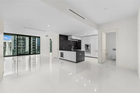 300 Biscayne Blvd Way # 2409, Miami FL 33131