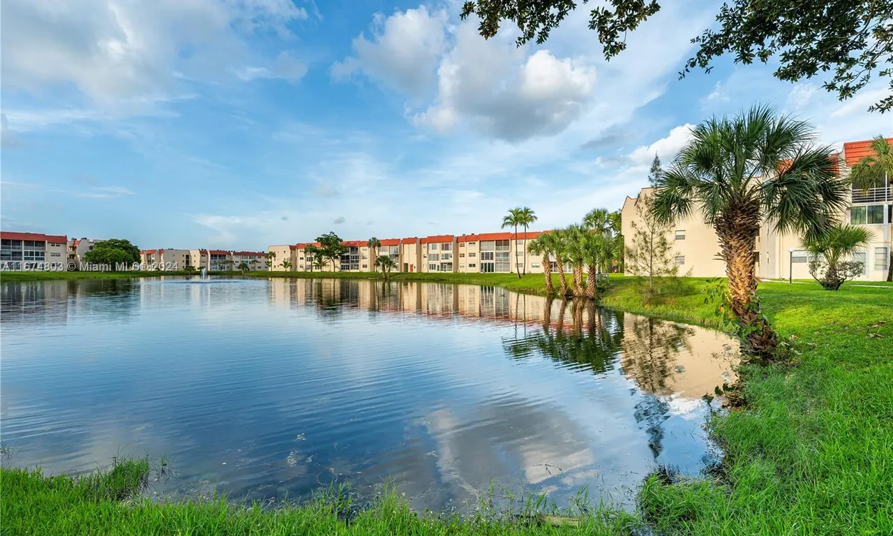 2651 E Sunrise Lakes Drive # 309, Sunrise FL 33322