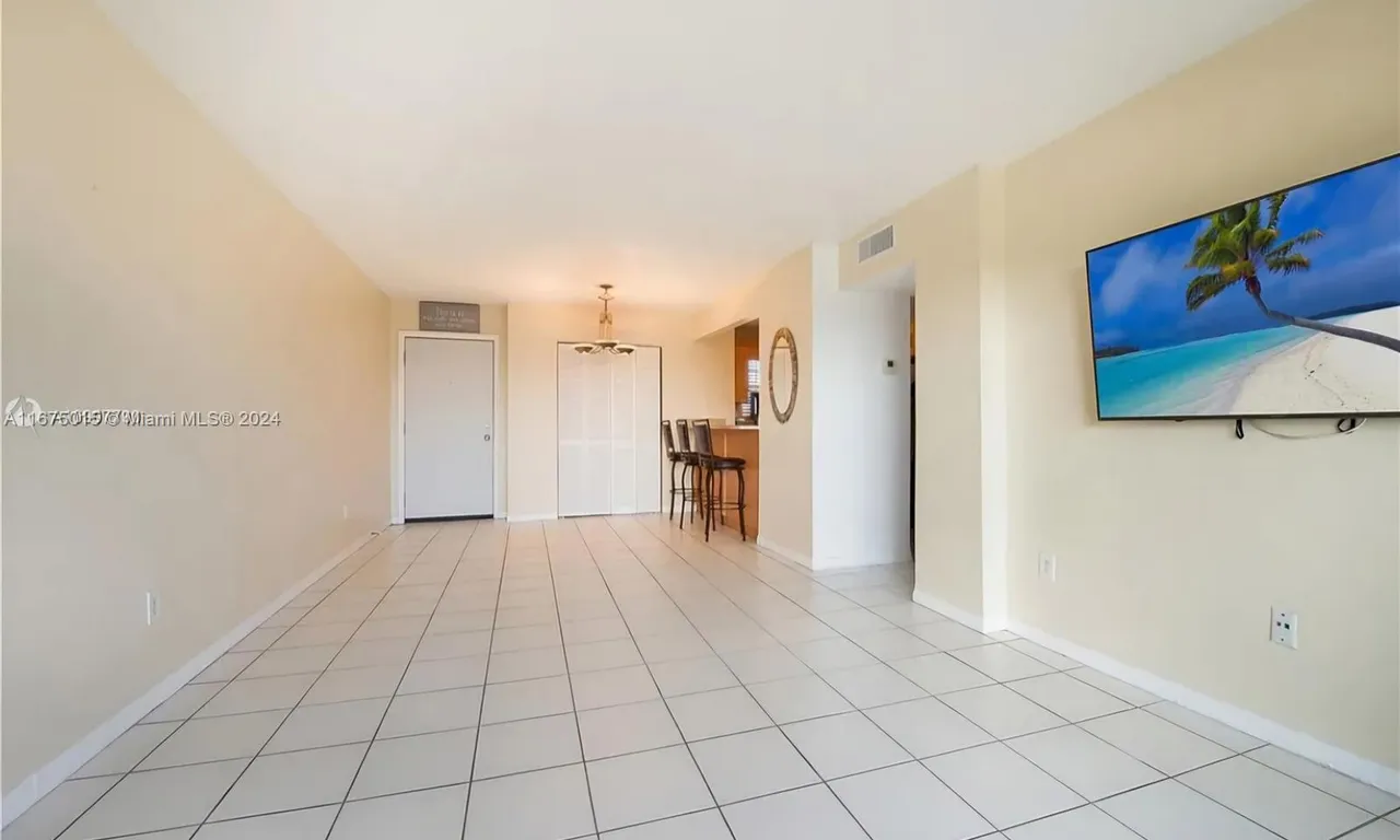 8895 Fontainebleau Blvd # 503, Miami FL 33172