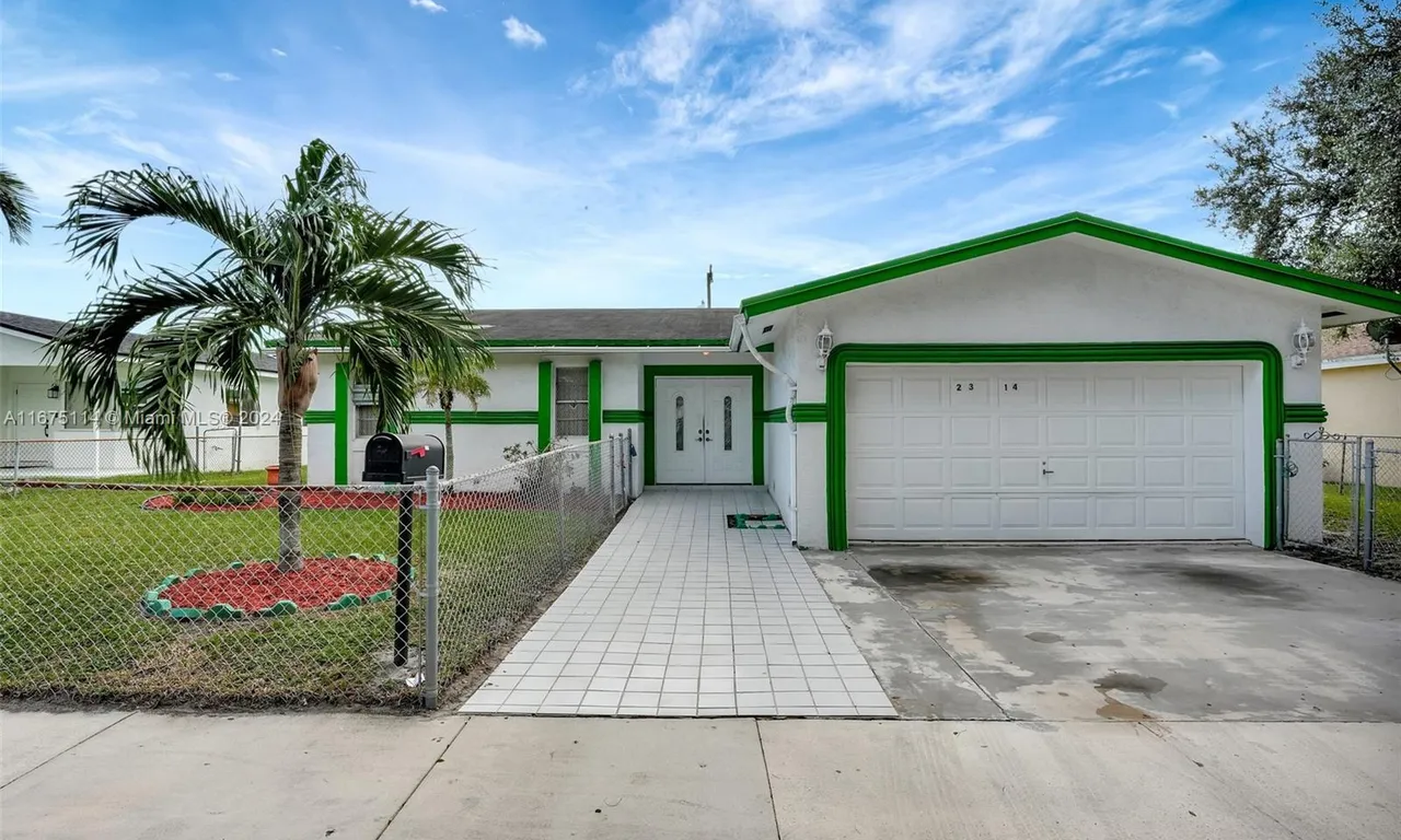 2314 Douglas St, Hollywood FL 33020