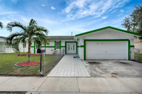 2314 Douglas St, Hollywood FL 33020