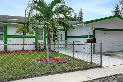 2314 Douglas St, Hollywood FL 33020