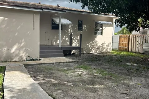 1472 NW 41st St, Miami FL 33142