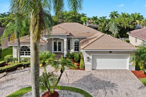 1807 Victoria Pointe Cir, Weston FL 33327