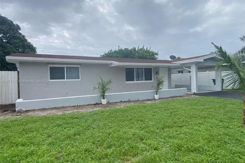 8460 NW 10th St, Pembroke Pines FL 33024