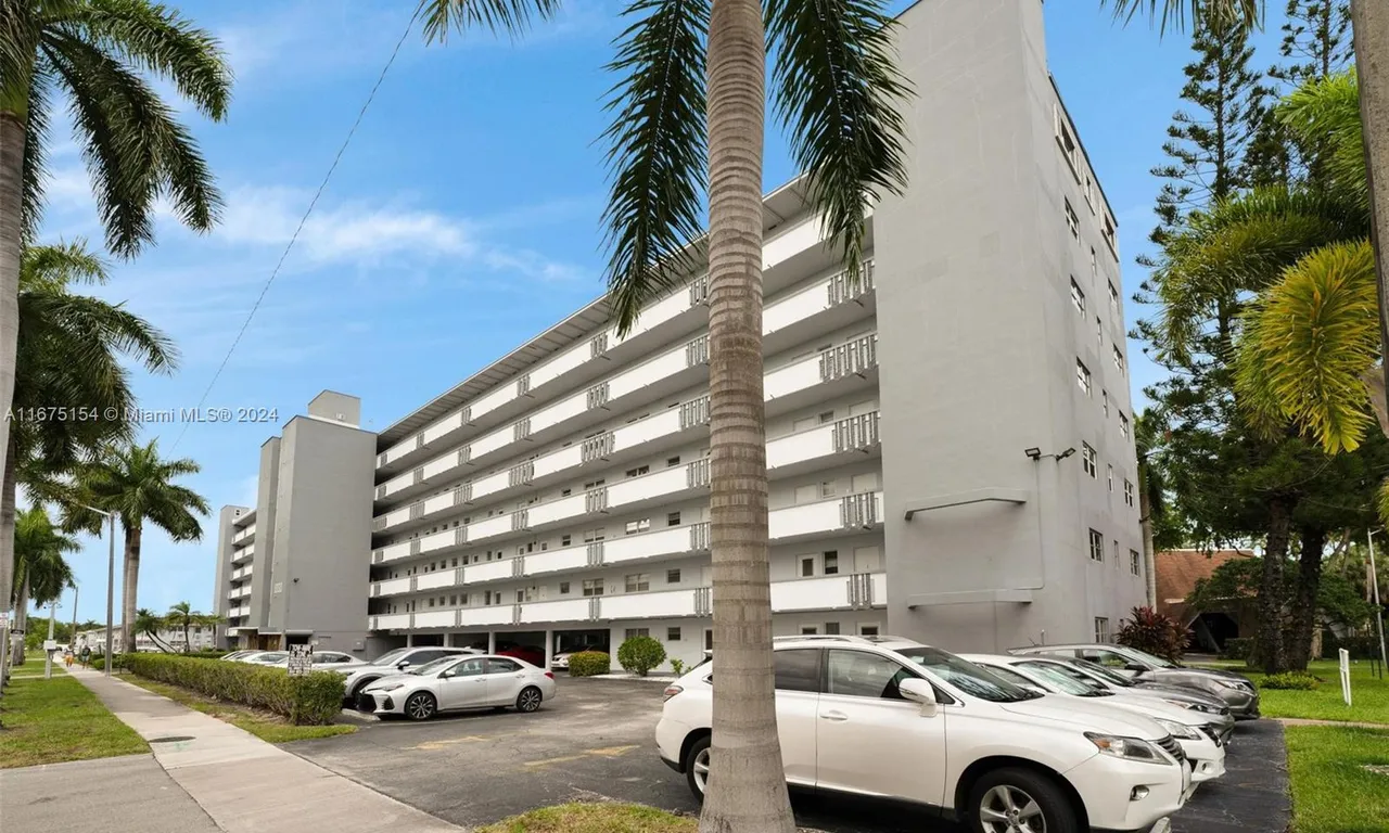 1000 NE 14th Ave # 602, Hallandale Beach FL 33009