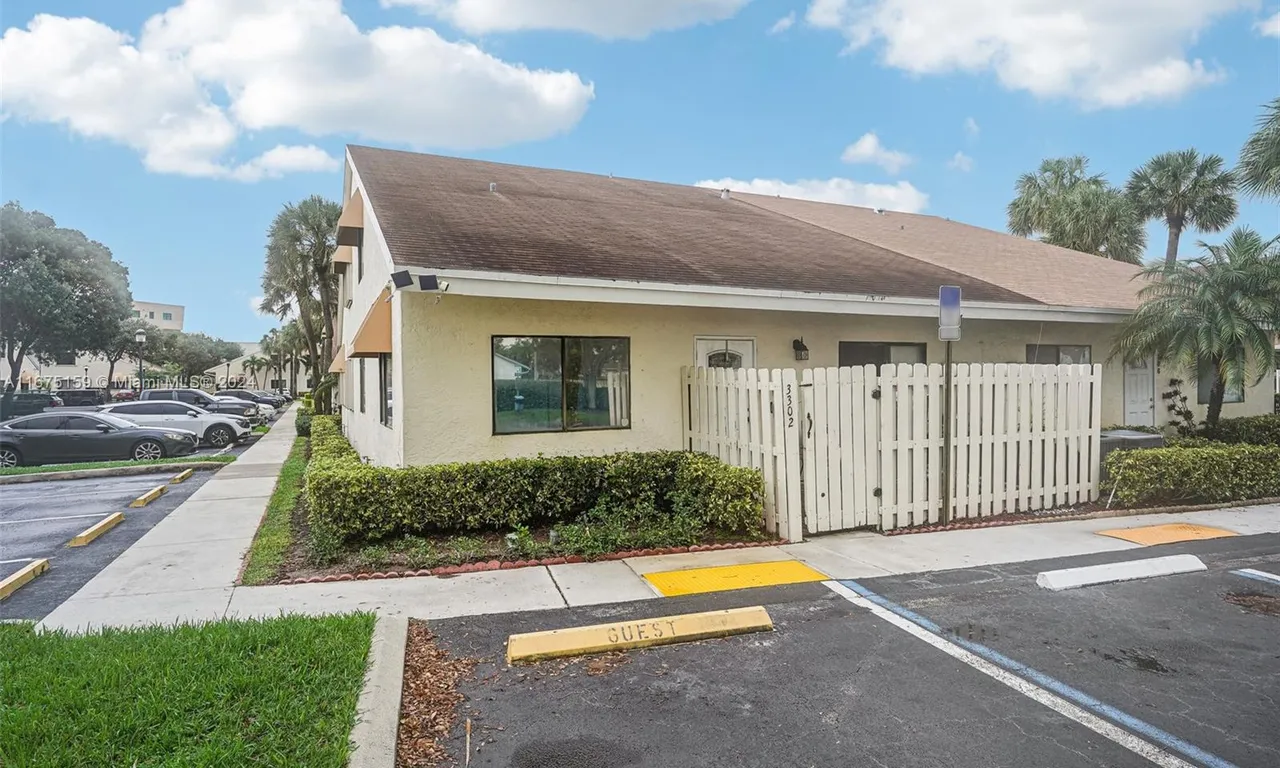 3302 NW 103rd Ave, Sunrise FL 33351