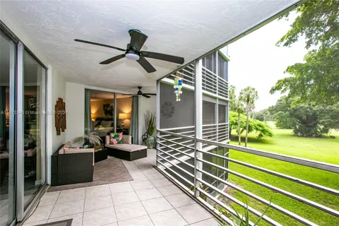 806 Cypress Grove Ln # 205, Pompano Beach FL 33069