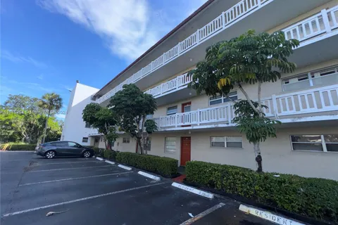 3776 Inverrary Blvd # 207R, Lauderhill FL 33319