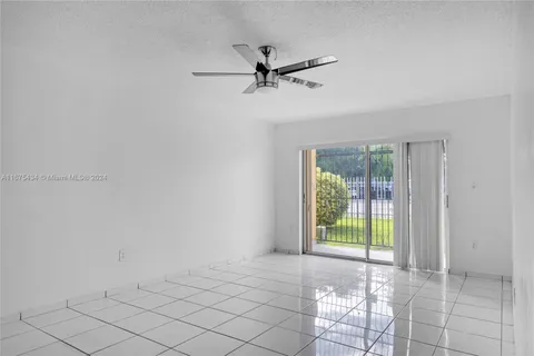 1555 1555 W 44 Pl # 110C, Hialeah FL 33012