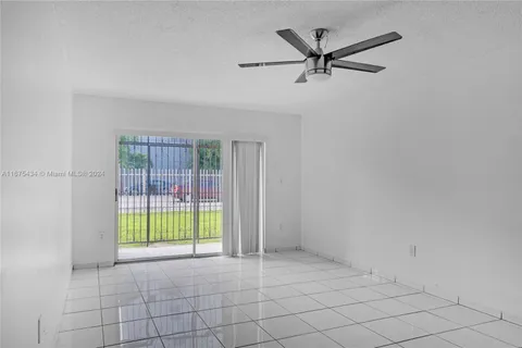 1555 1555 W 44 Pl # 110C, Hialeah FL 33012