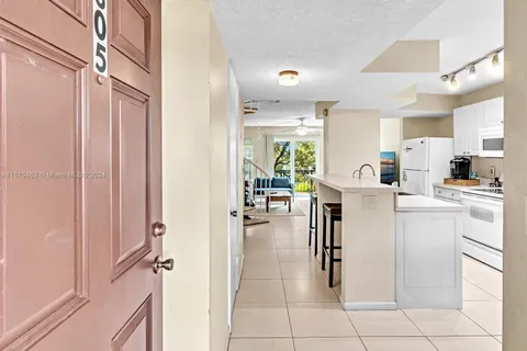 670 Tennis Club Dr # 305, Fort Lauderdale FL 33311