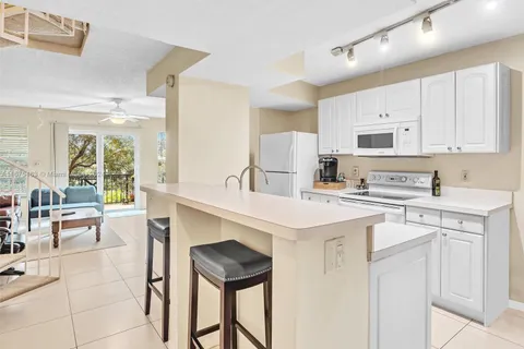 670 Tennis Club Dr # 305, Fort Lauderdale FL 33311