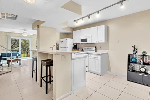 670 Tennis Club Dr # 305, Fort Lauderdale FL 33311