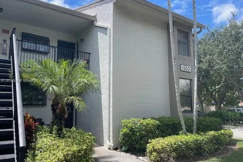 1250 S Military Trl # 1613, Deerfield Beach FL 33442