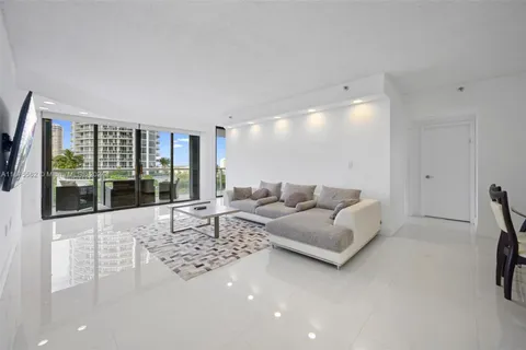 4000 Island Blvd # 903, Aventura FL 33160