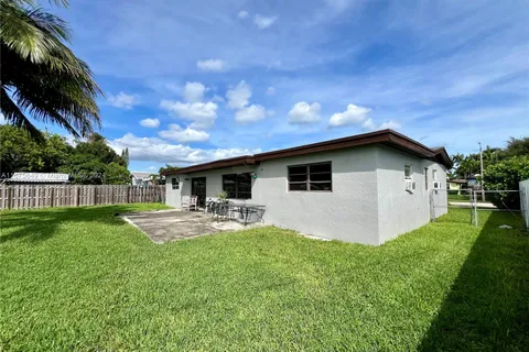 19920 Holiday Rd, Cutler Bay FL 33157