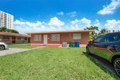 10815 SW 7th Ter, Sweetwater FL 33174