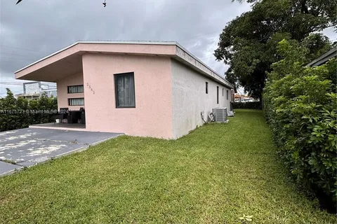 2561 NW 4th St, Pompano Beach FL 33069