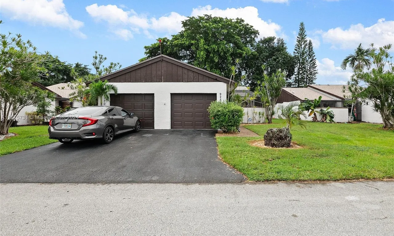 9254 Wedgewood Ln, Tamarac FL 33321