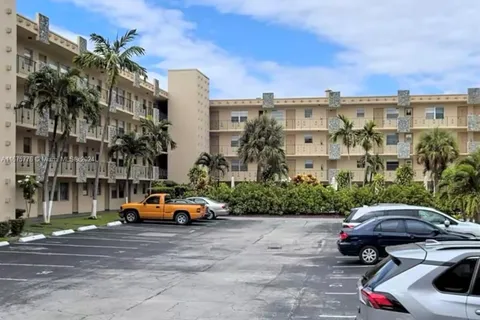 2145 Pierce St # 305, Hollywood FL 33020