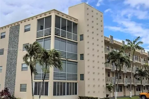 2145 Pierce St # 305, Hollywood FL 33020