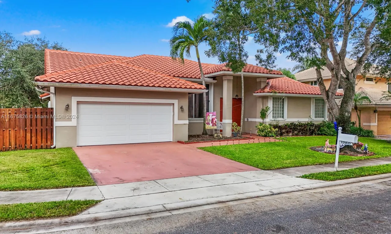 1260 SW 102nd Ave, Pembroke Pines FL 33025